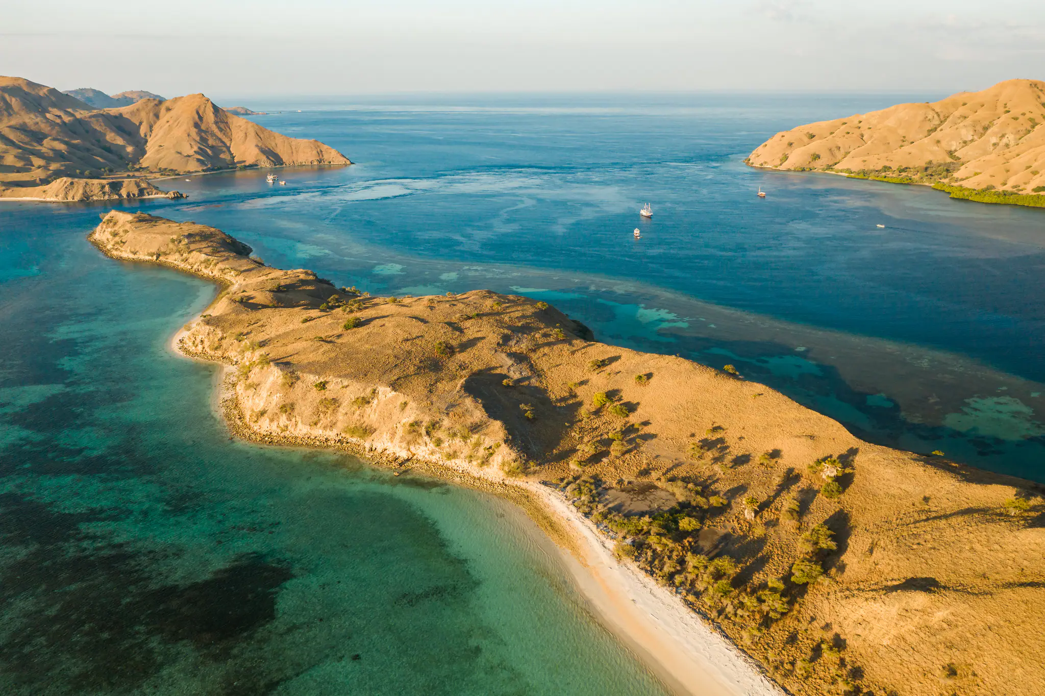komodo island blue water