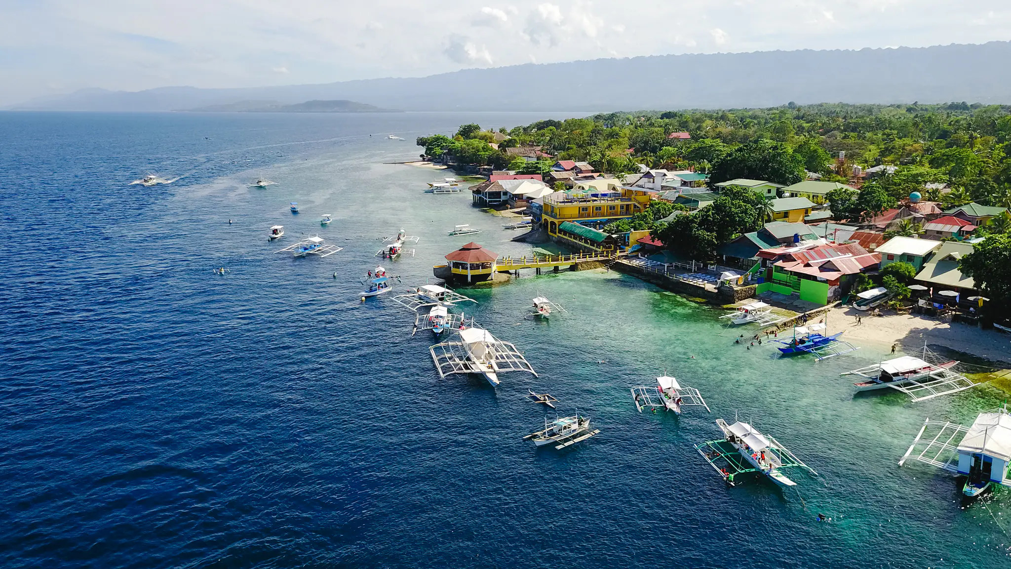 aerial-view-sandy-beach-with-tourists-swimming-beautiful-clear-sea-water-sumilon-island-beach-landing-near-oslob-cebu-philippines-boost-up-color-processing