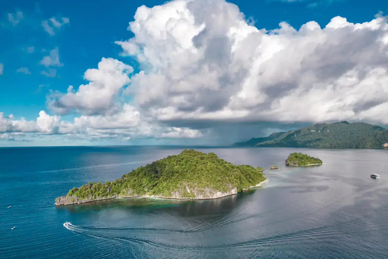 mv ambai landscape view, wide view, beautiful islands, greenery, clear water