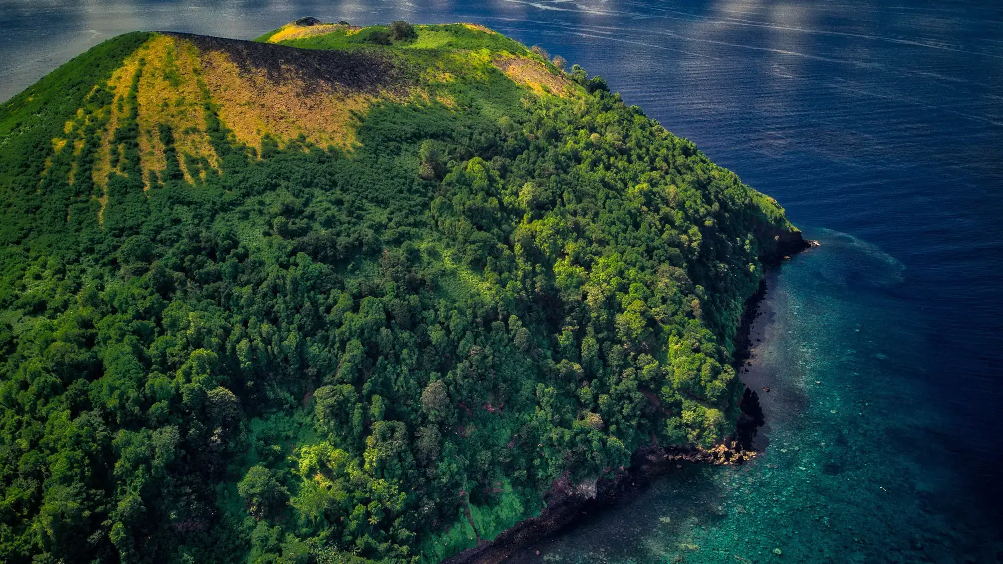 Wallacea destination Banda Manuk, Banda Sea, Destination, Green hills, Remote area