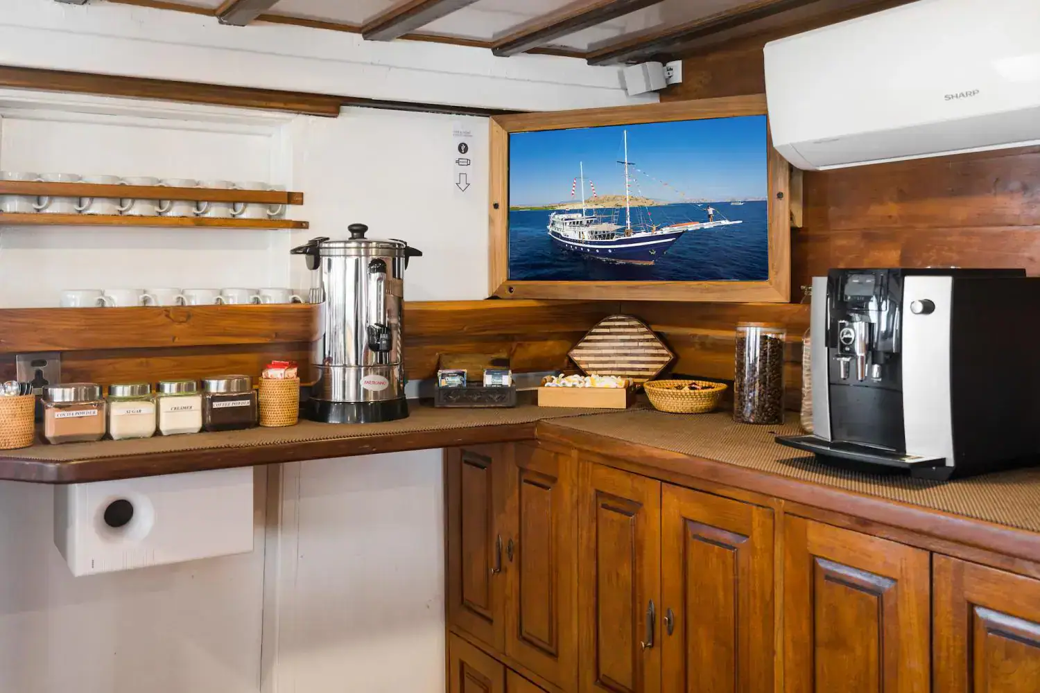 breverages corner, boat interior details, wooden interior, painting 