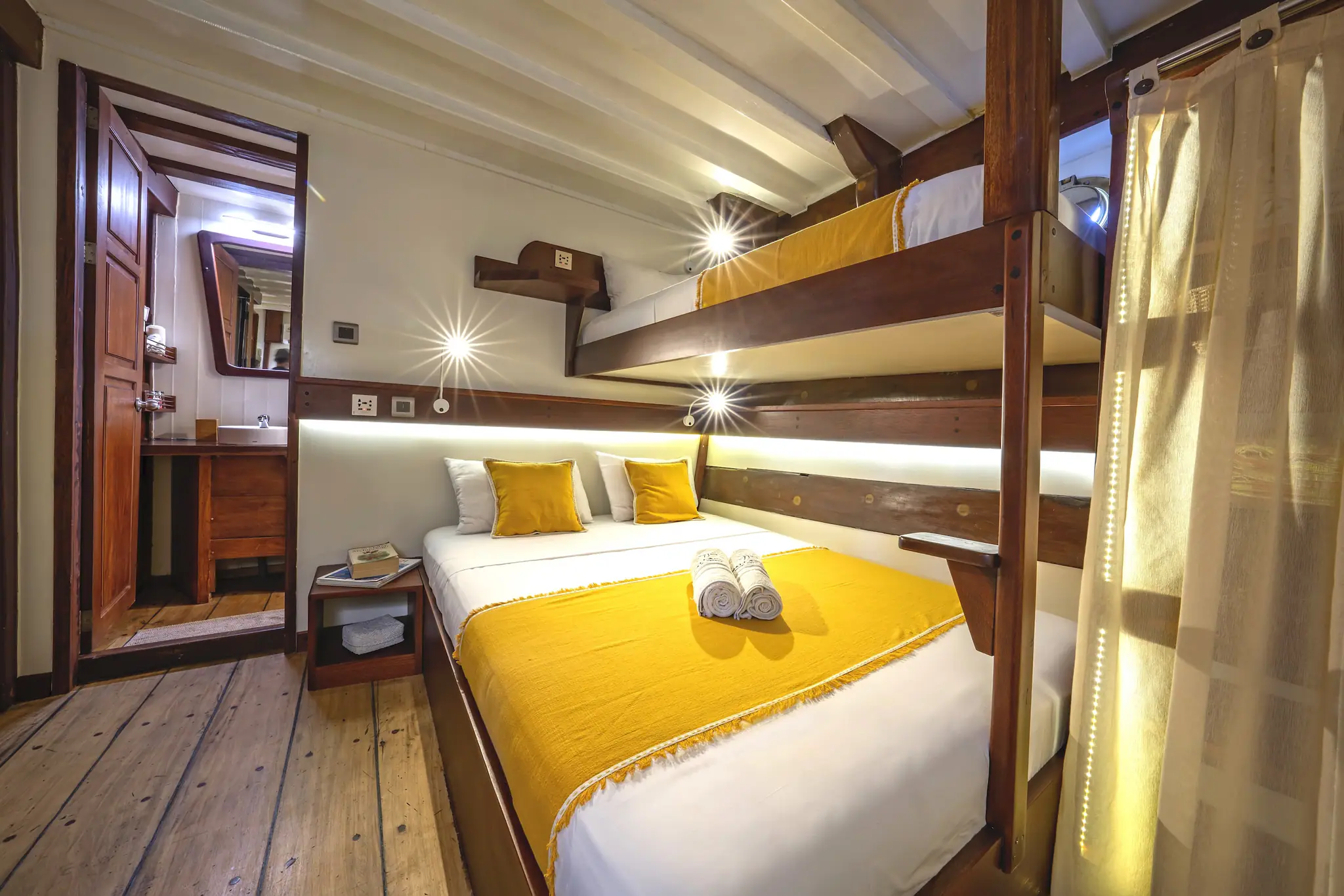 c-1-lower-deck-double-bed-twin-bed