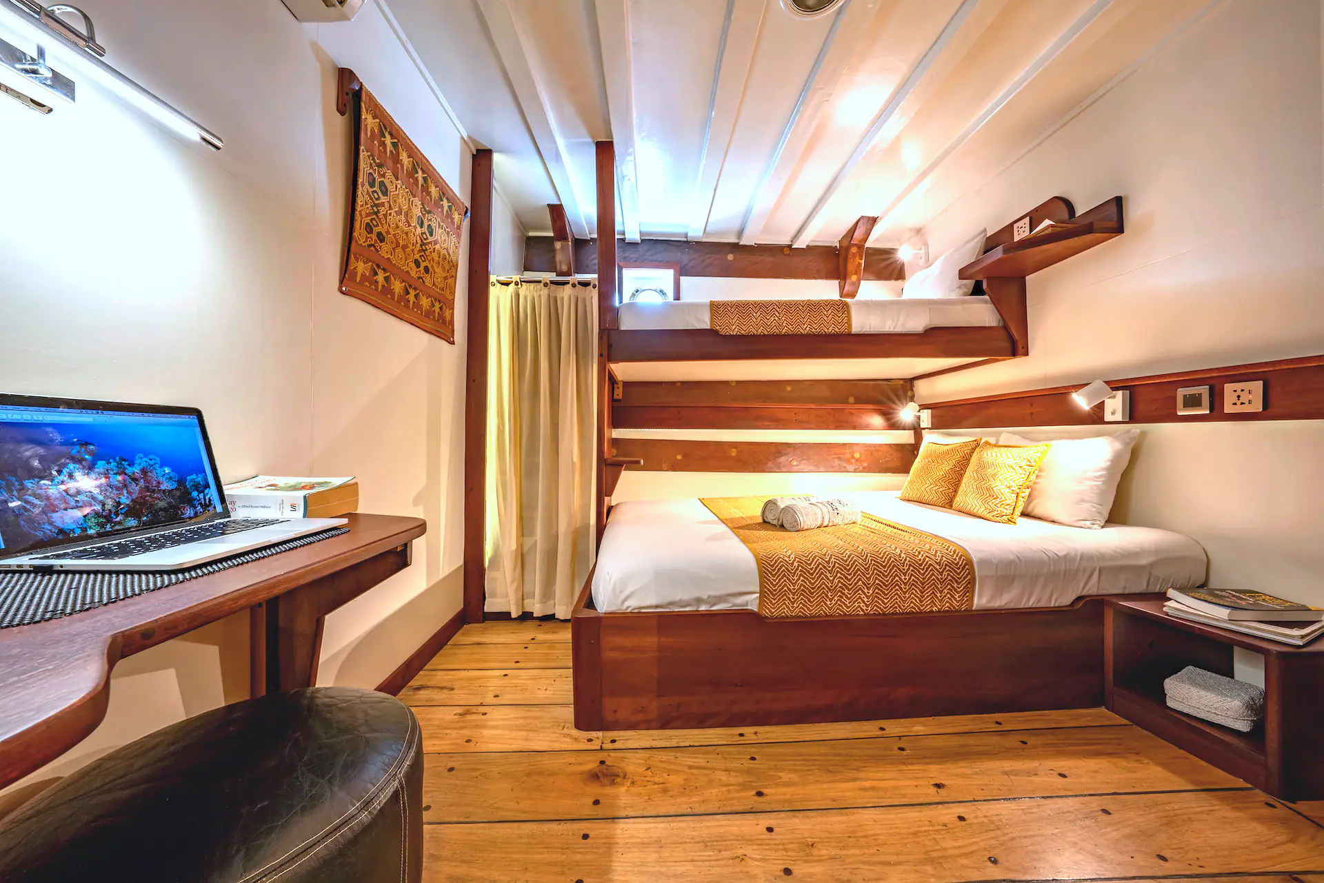 c-2-c-3-c-4-lower-deck-double-bed-twin-bed