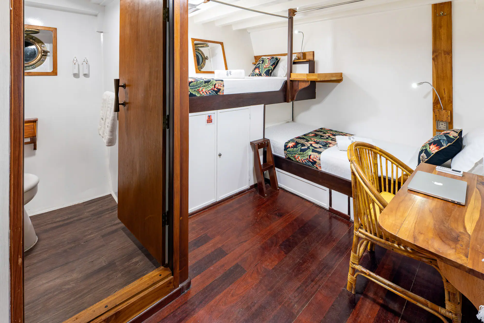 cabin-3-lower-deck-twin-beds