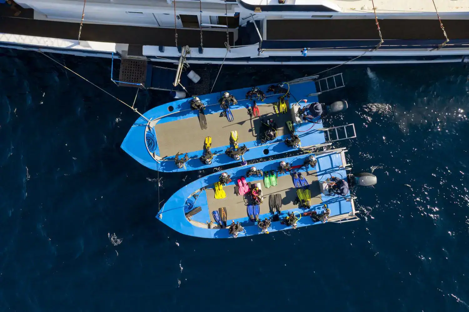 dive preparation, zodiacs, diving, divers equipment