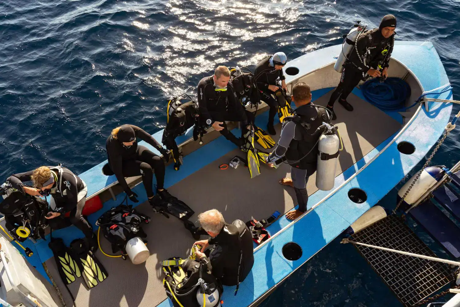 dive preparation, diving, diving equipment, divers, zodiac