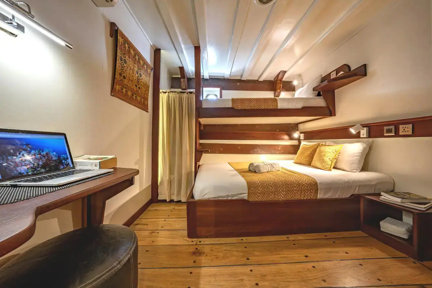 double lower deck, interior, double cabin, clean and pleasant interior