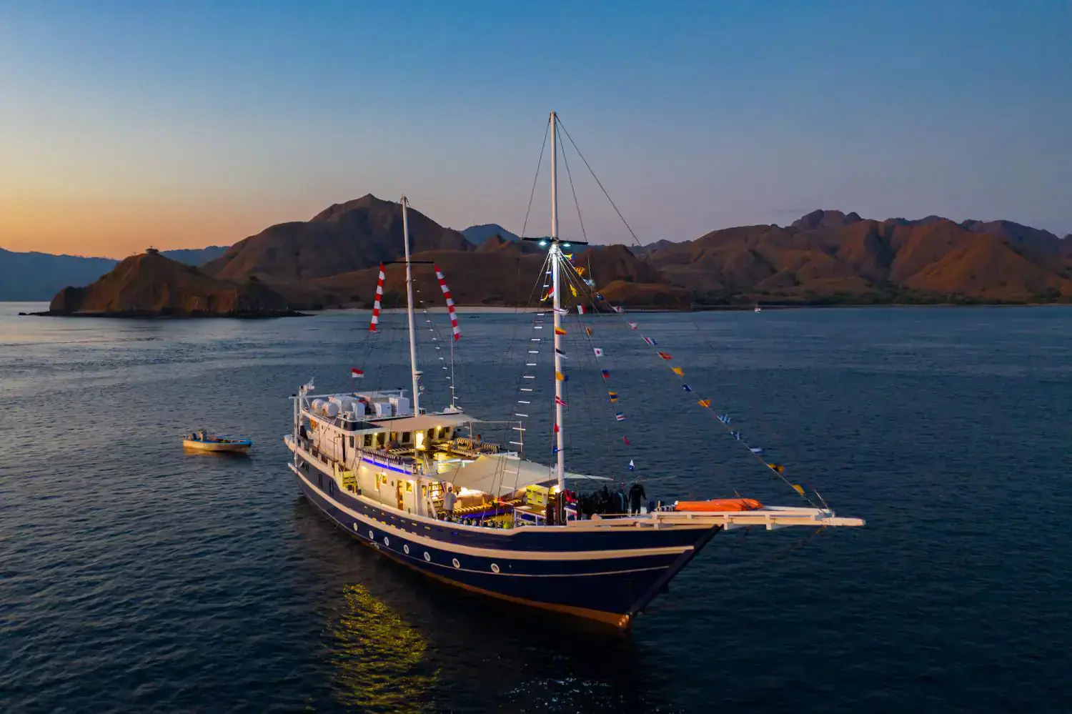 seahorse at night, seahorse vessel, beautiful landscape