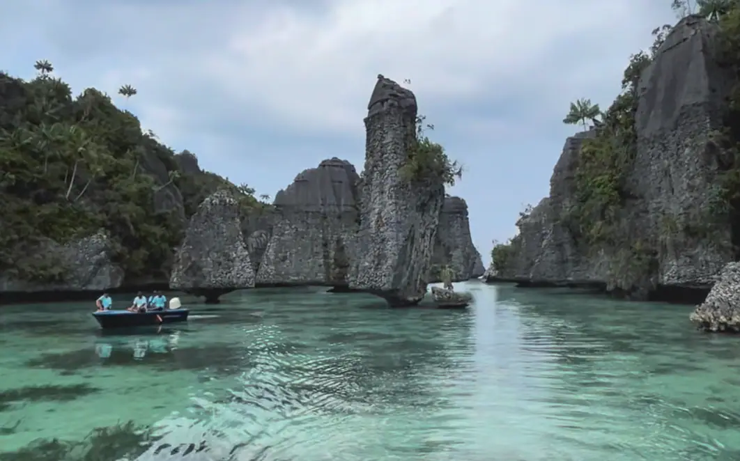 sailing in Raja Ampat