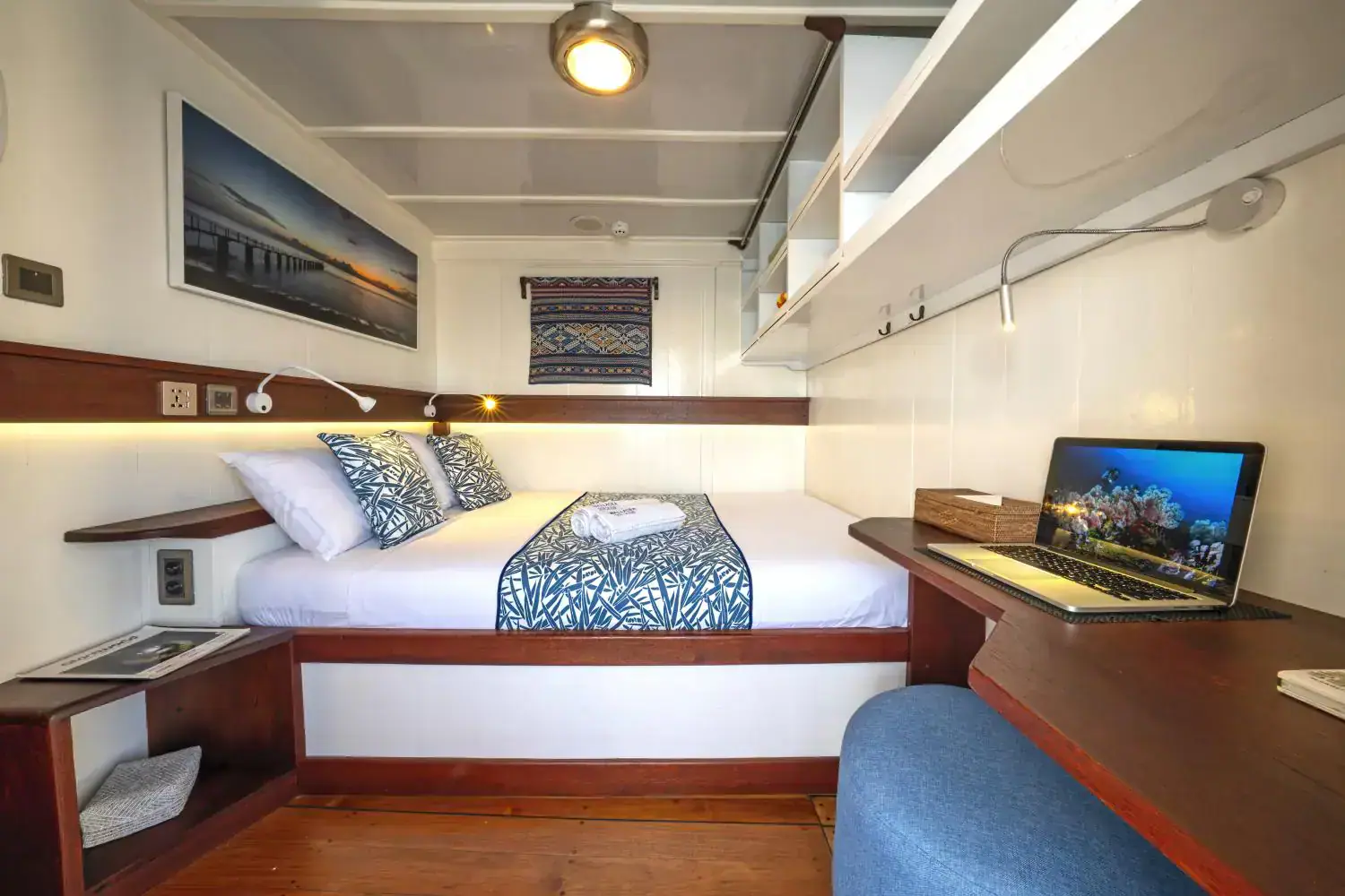sea view cabin, bed, table, white interior, clean and pleasant room, comfortable spot 