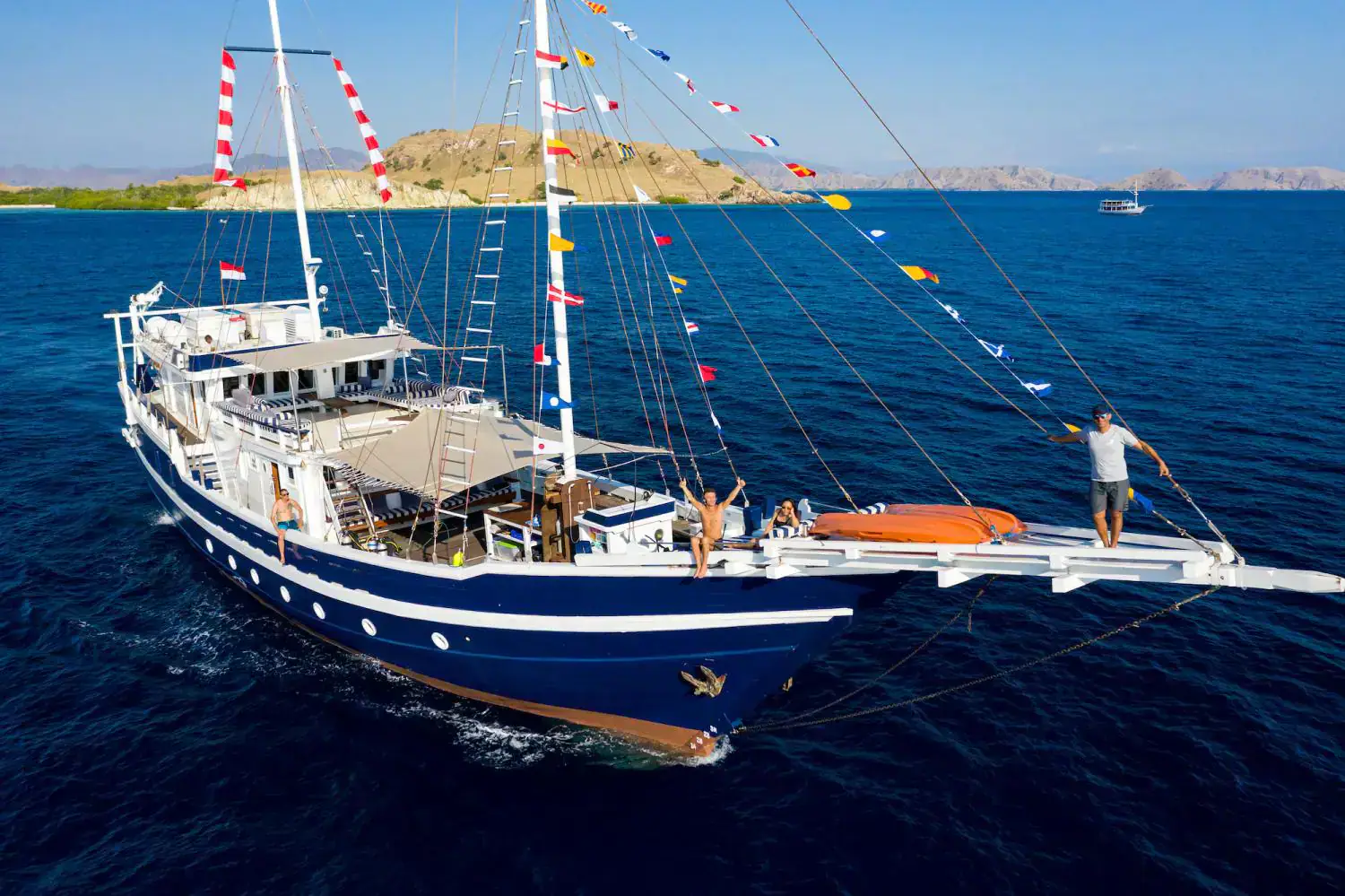 seahorse, boat overview, seahorse vessel, phinisi yacht