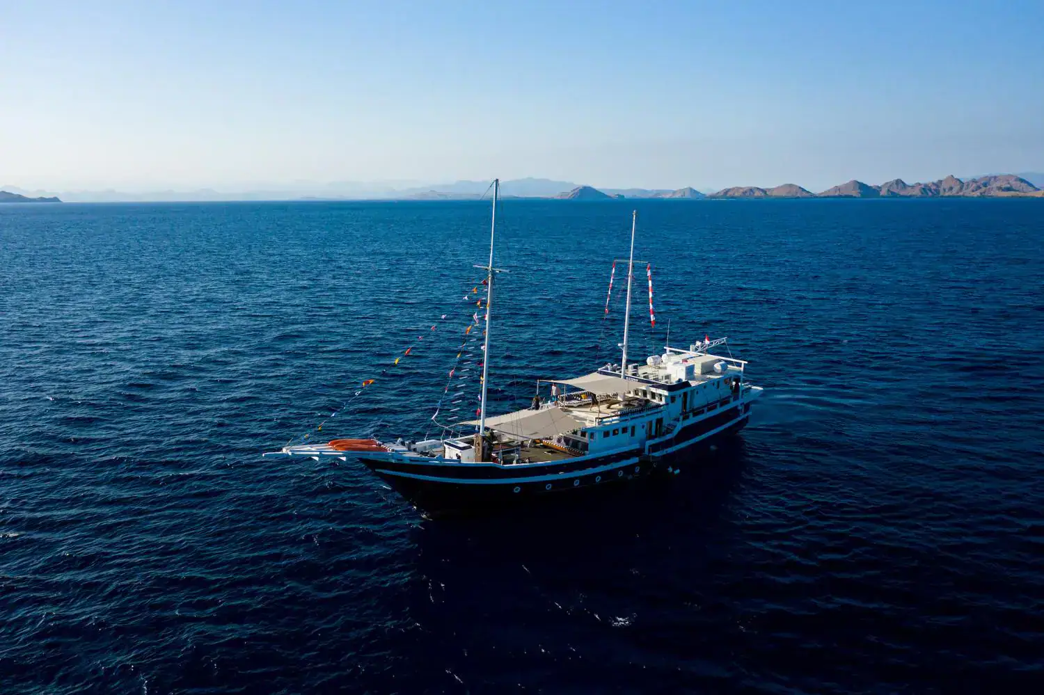 seahrose with Seaview, phinisi yacht sailing, sea 