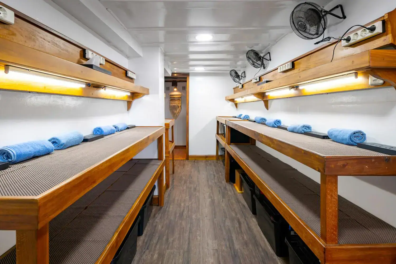 camera room, diving gear, diving equipment, underwater cameras