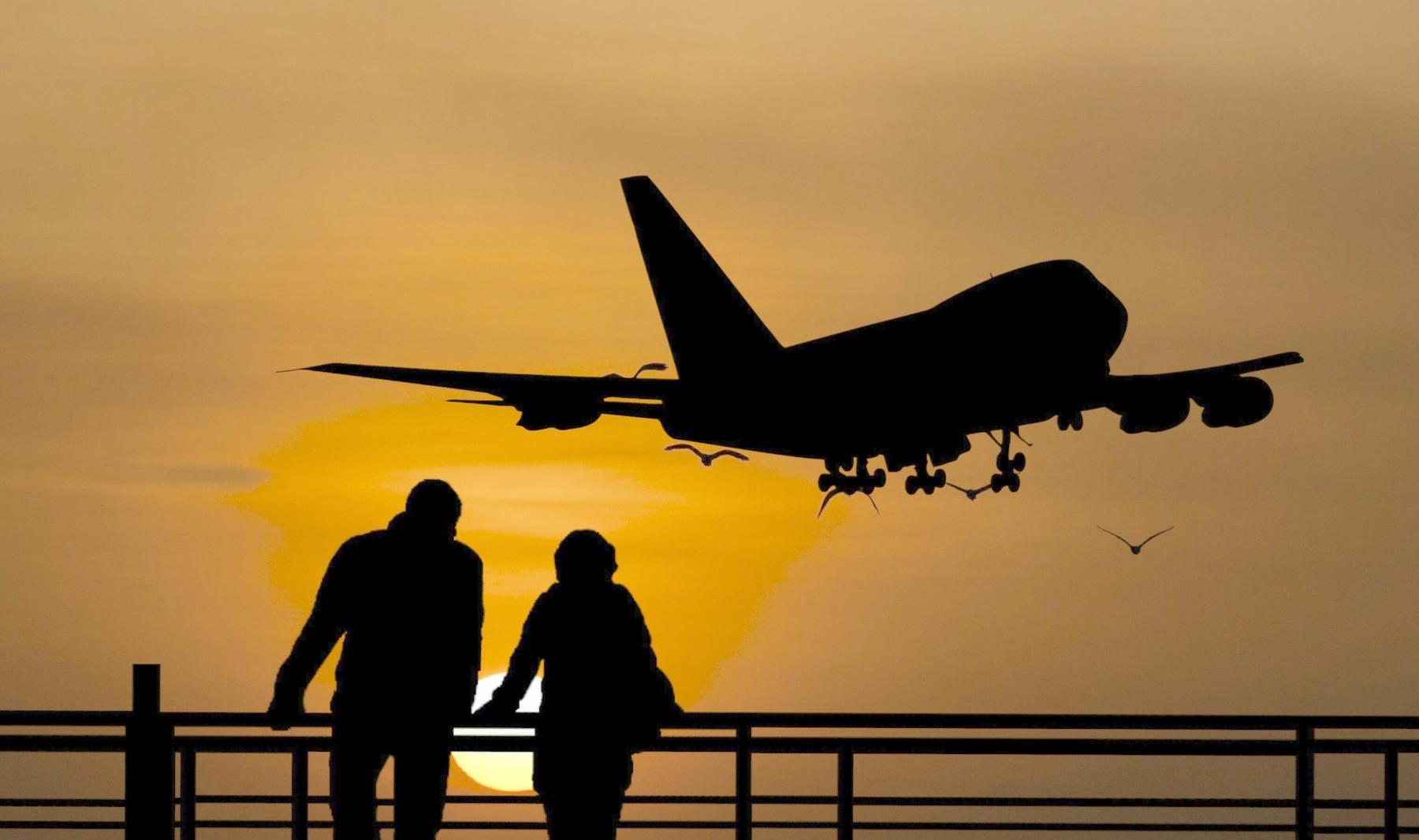 traveling-people-airport-bridge-business-travel-1446199-pxhere.com.jpg