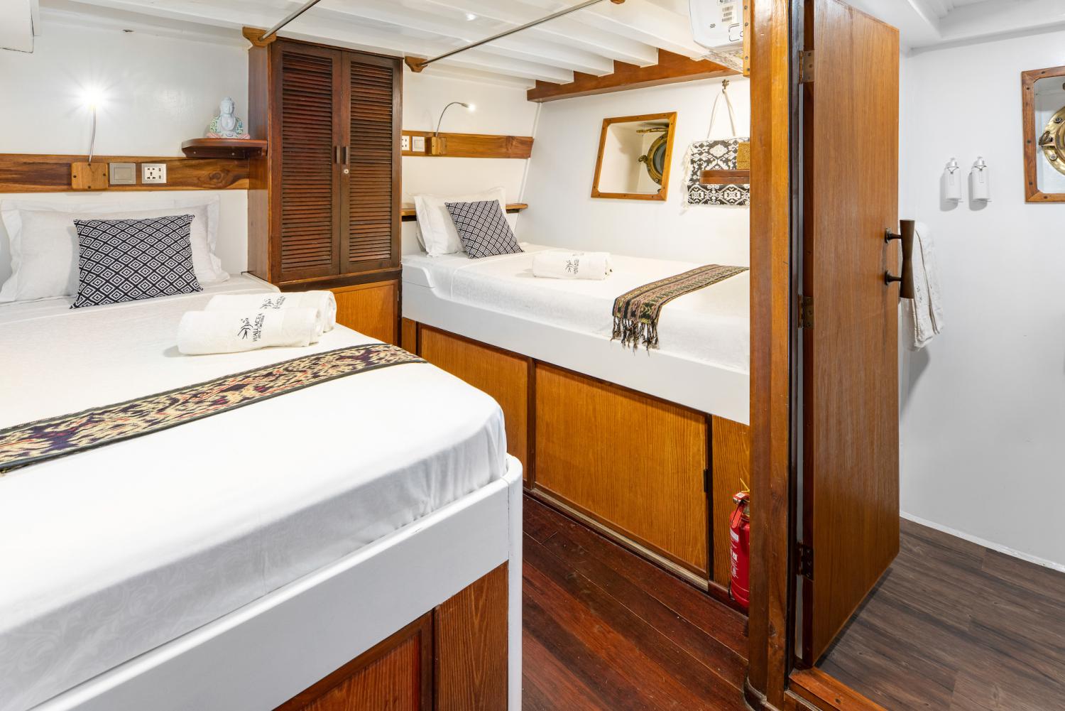 #4-Twin bed lower deck.jpg