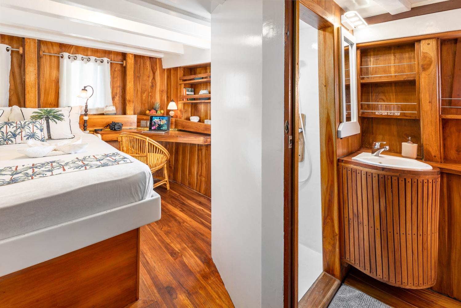 #7-Double bed Seaview.jpg