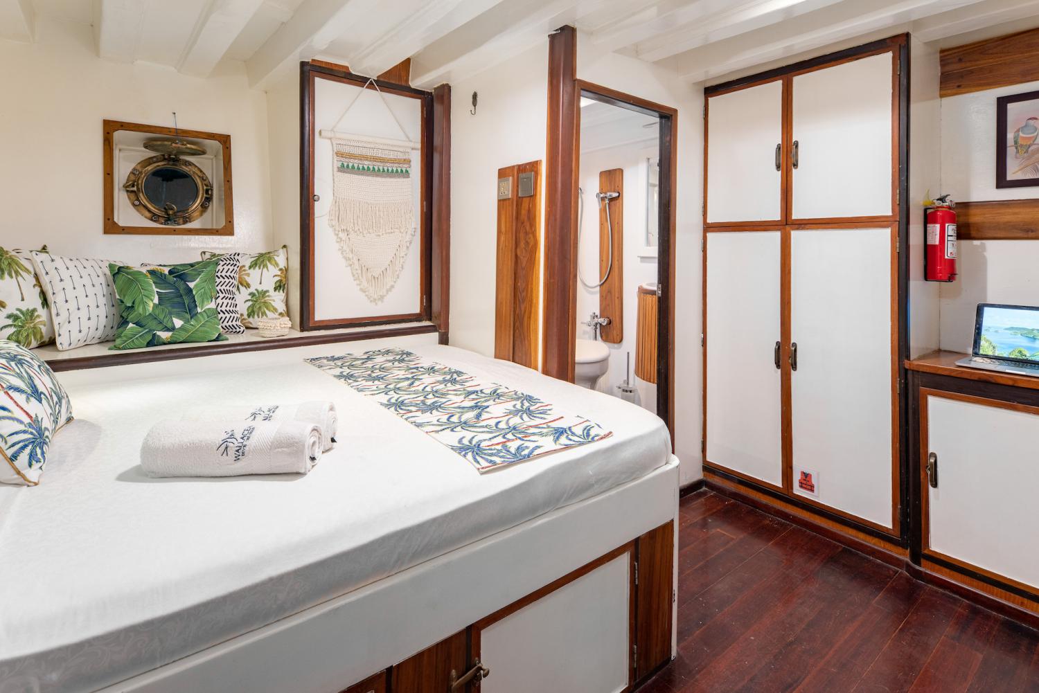 #6-Double bed lower deck.jpg