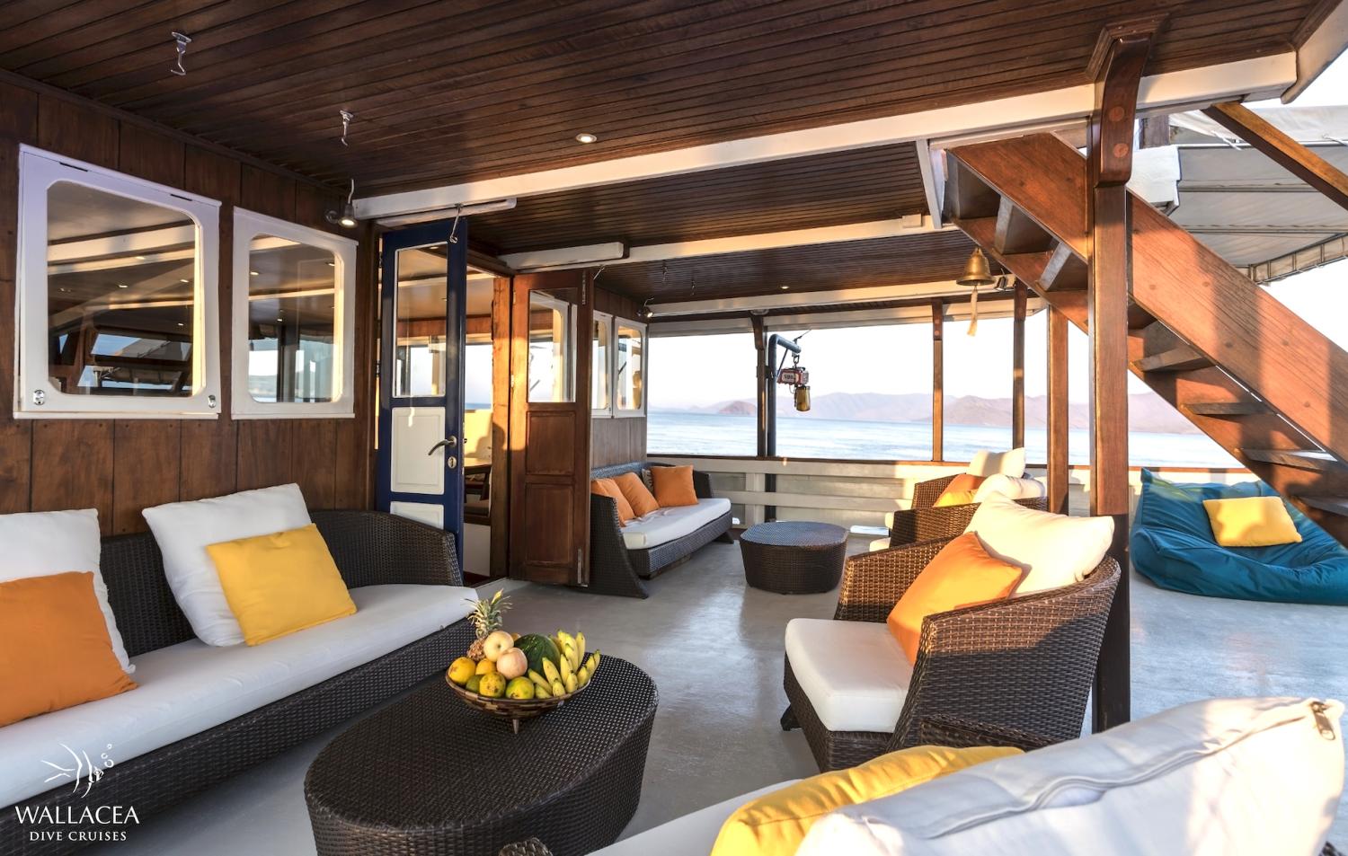 5 Lounge out1 copy.jpg