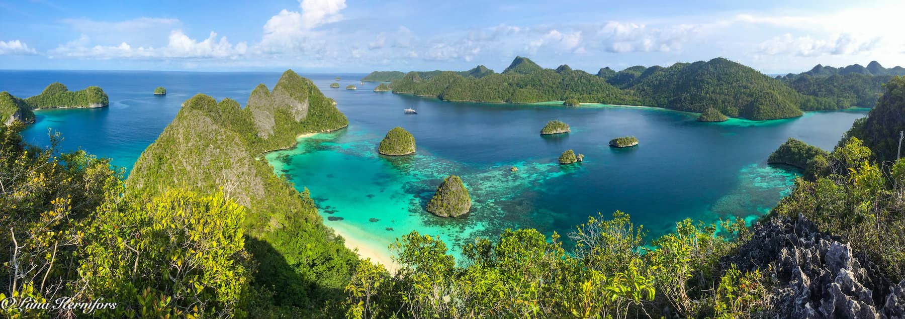 Raja Ampat Liveaboards - Landscape view in Wayag